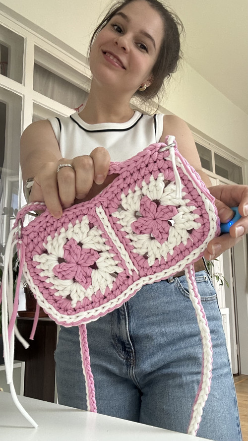 Háčkovaná crossbody kabelka na telefon růžová