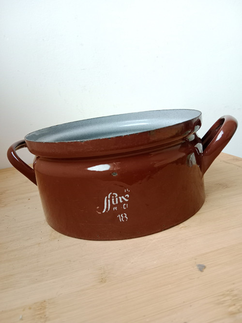 Hnědý kastrol se zesíleným dnem 18 cm