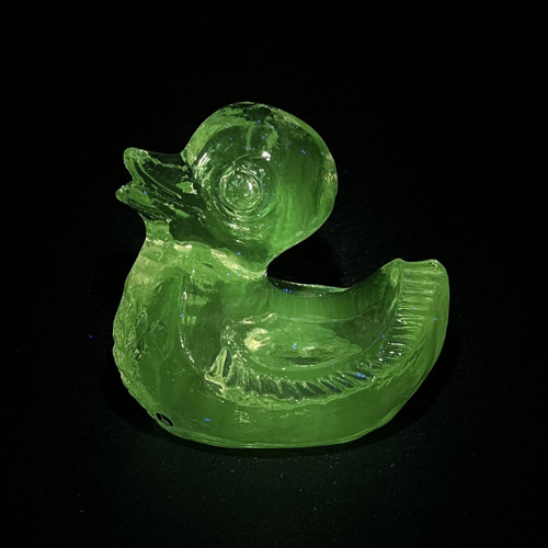 Pukeberg Plastika Kachna 9.5 cm, manganové sklo