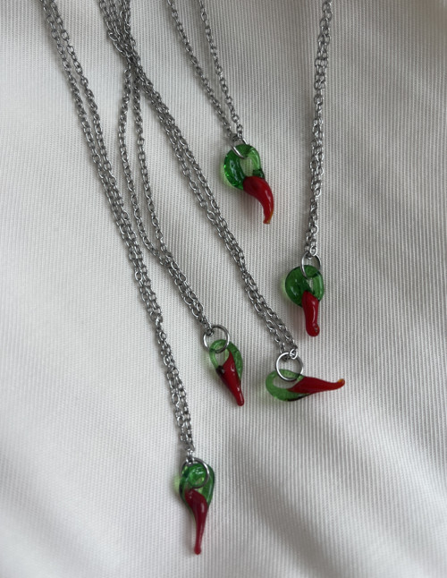 Řetízek s chilli papričkou