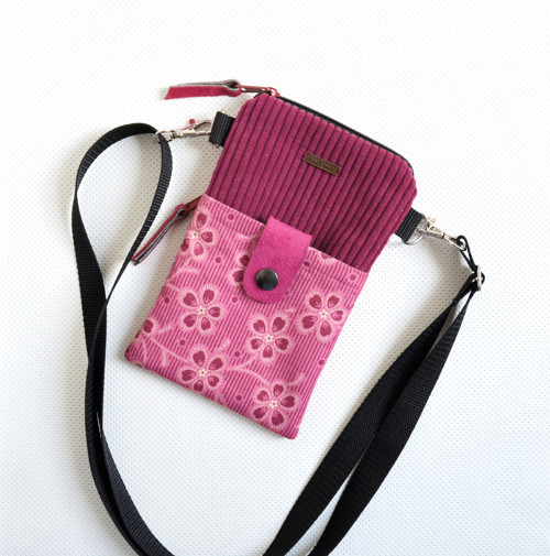 Crossbody taštička na mobil, 2 kapsy - vínová