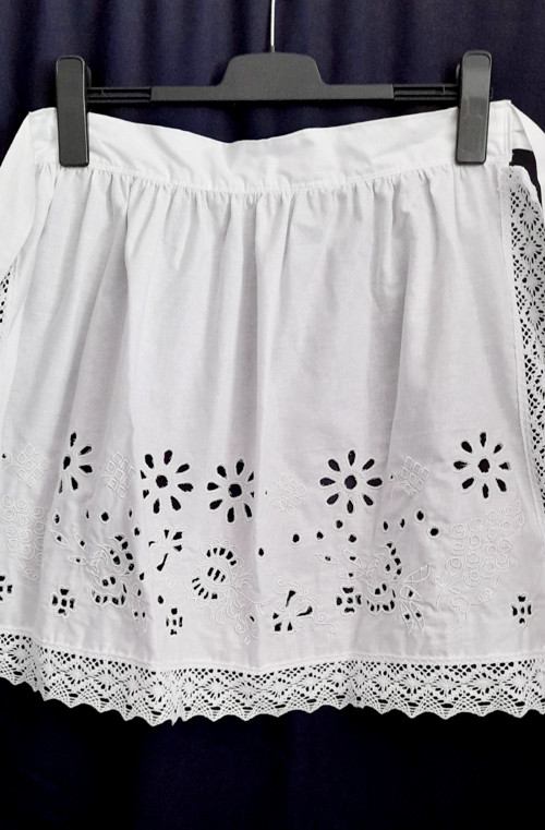 Zástěrka, zástěra ke kroji. Folklor.