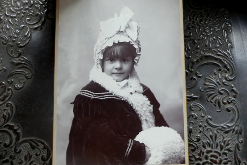 Čepec... kabinetní fotografie Baschta, Vídeň