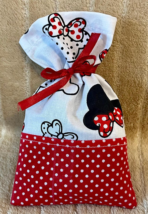 Minnie červená a puntík