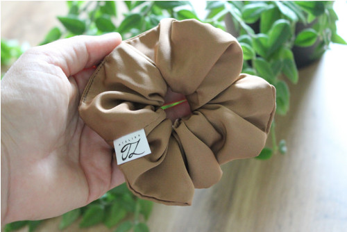 Saténová scrunchie
