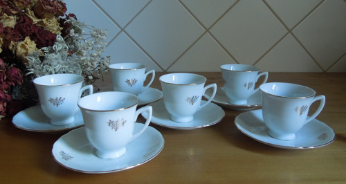 Elegantní sada šálků s podšálky