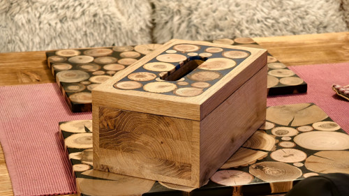 Dubový box na kapesníčky s epoxidem