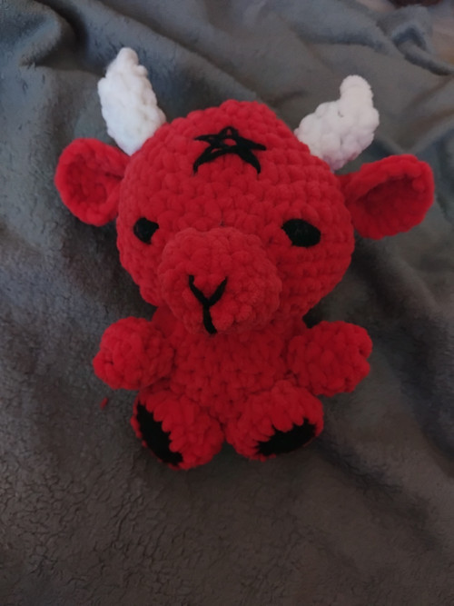 Háčkovaný kozlík Baphomet