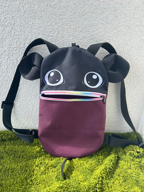 Příšerkový zubatý batoh