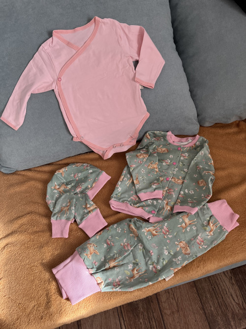 Set mikina, tepláčky, body, čepička a rukavičky