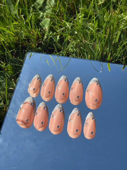 Press on nails