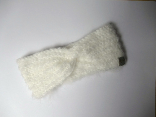 Bílá háčkovaná čelenka (mohér)