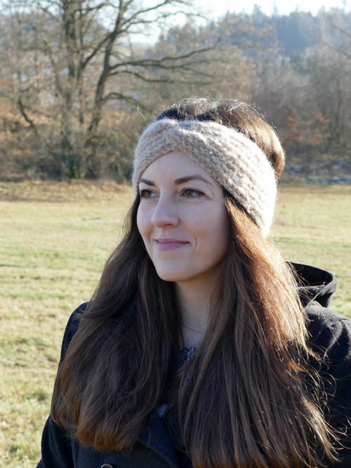 Béžová háčkovaná čelenka "Pearl" (alpaka)