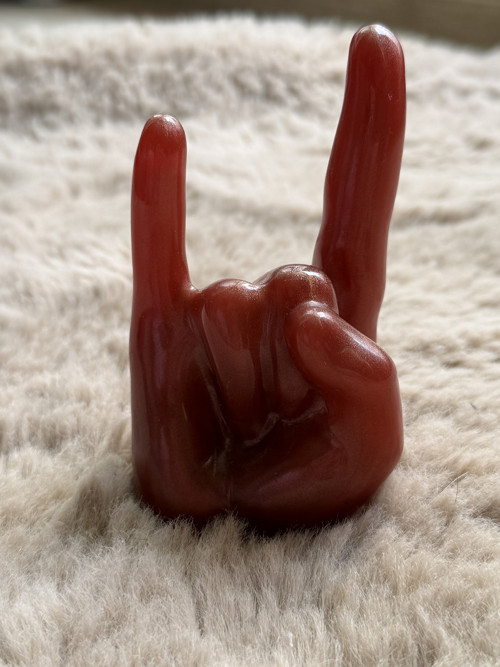 Dekorační ruka – rockové gesto