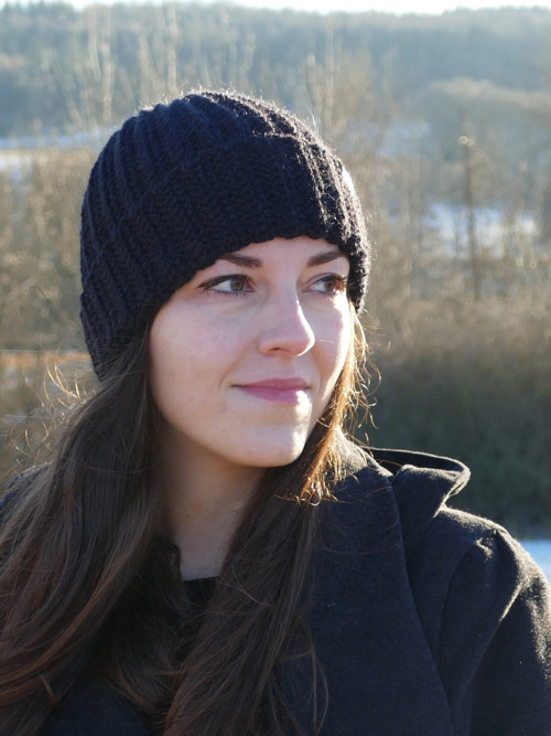 Černá háčkovaná čepice (alpaka+merino)