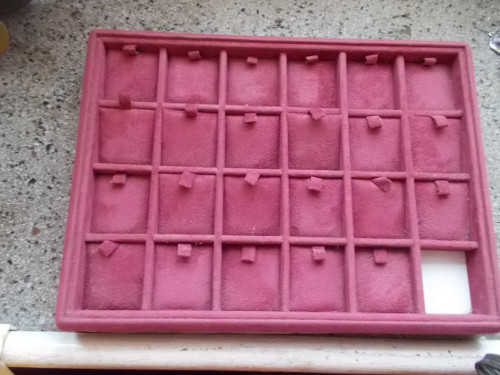 Předkládací plato na šperky