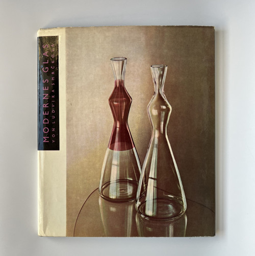 Kniha Modernes Glas von Ludvika Smrčková, rok 1961