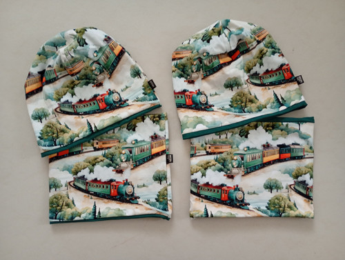 Set oboustranné čepice a nákrčník Vlaky 45