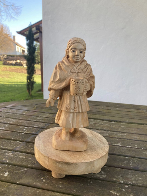 Socha - Děvče s vědrem