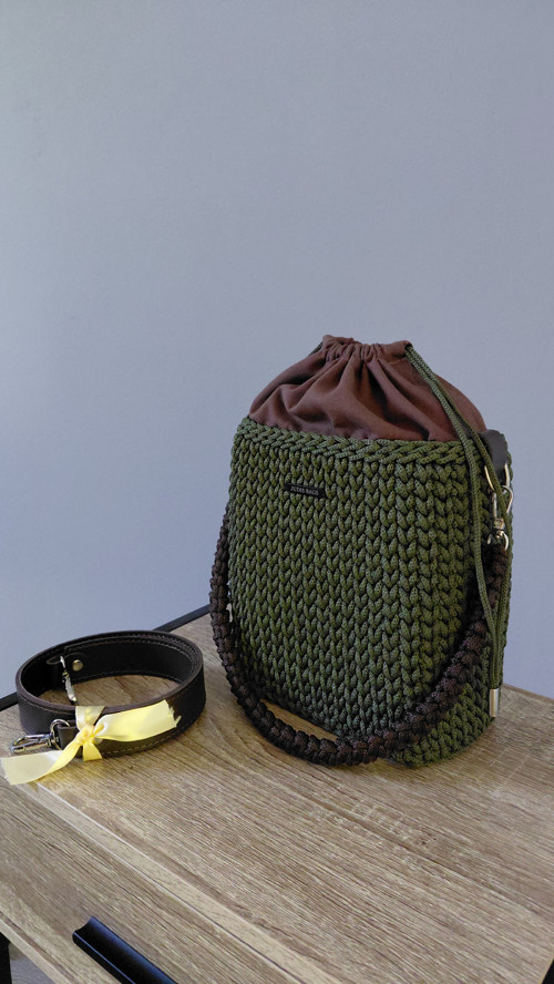 Ručně háčkovaná kabelka – bucket bag
