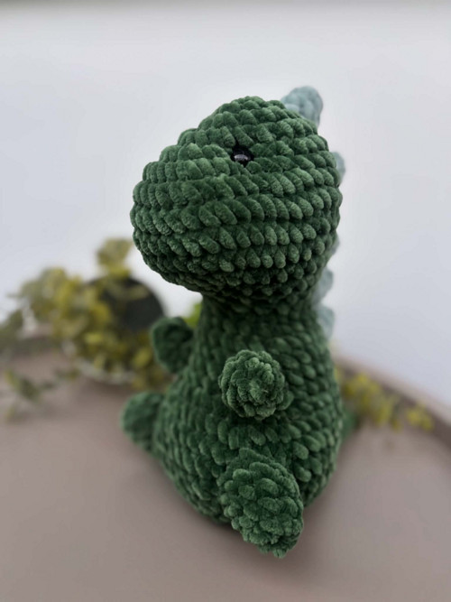 Háčkovaný dinosaurus