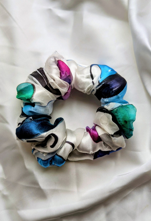 Hedvábná scrunchie "PAVÍ OKO"