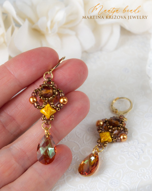 Marjorie Bronze Topaz (šité korálkové náušnice)