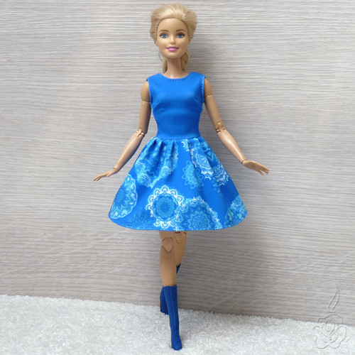 Modré šaty pro Barbie
