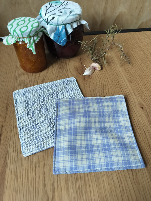 Protiskluzový chňapík na sklenice - modré kostky