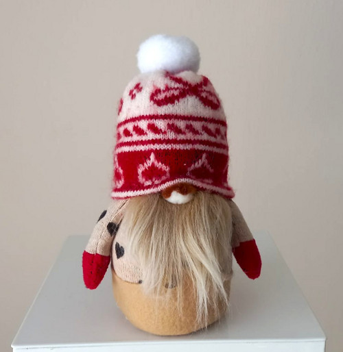 Skřítek s čepicí červený cca 21 cm
