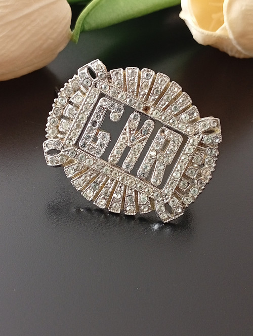 Elegantní art deco brož s monogramem