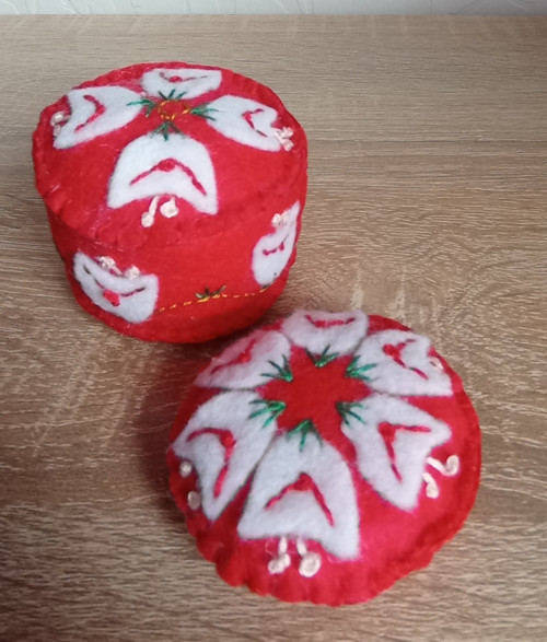 Jehelníček.