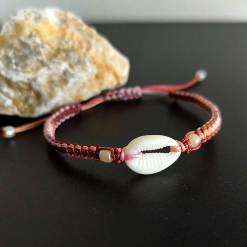Náramek Shamballa s Kauri mušličkou