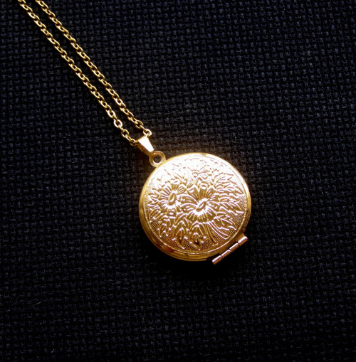 OTEVÍRACÍ MEDAILONEK*ZLATÁ OCEL*2.7 cm*náhrdelník