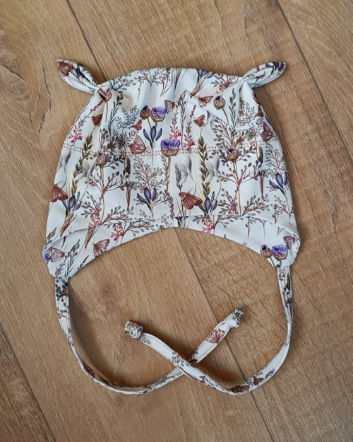 Ušanka na zavazování "Květinová louka" 43-47cm