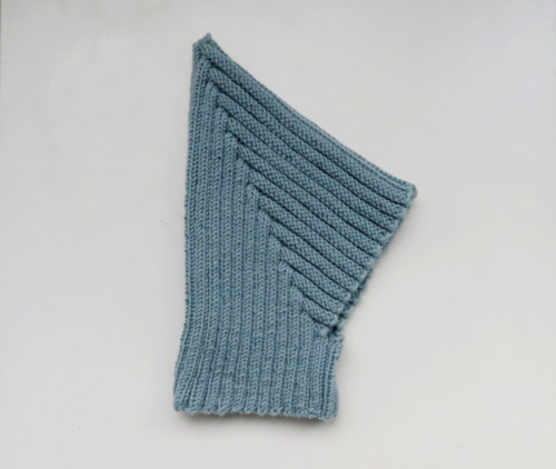 Kukla pixie 100% merino, na zelanie cierna