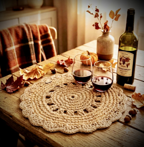 Háčkovaná dečka z přírodní juty v boho stylu