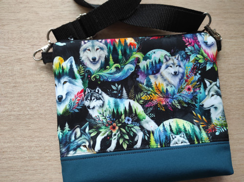 Crossbody vlčí svět.