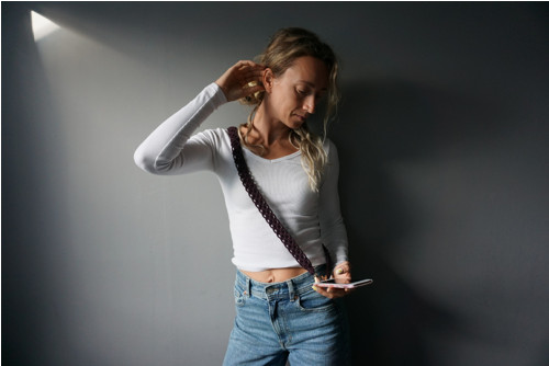 Macramé popruh na telefon Bordó