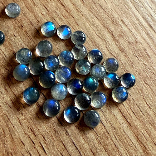 Labradorit kabošon kruh AA / 5mm — foto 1