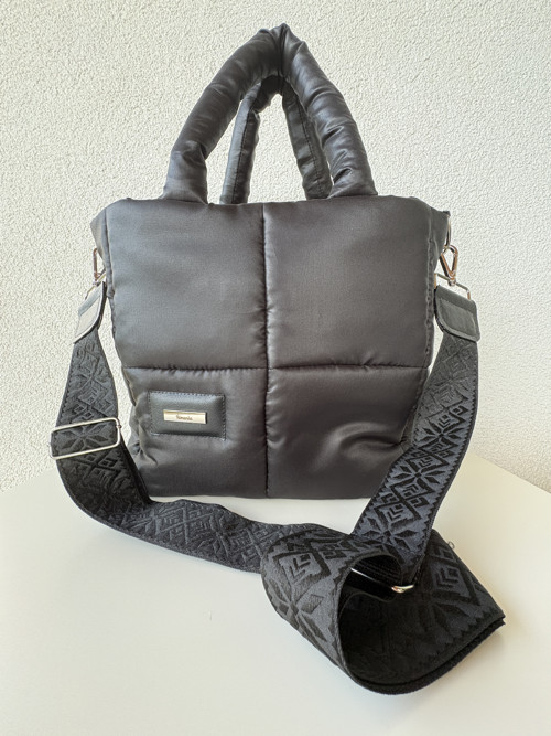Originální Puffer kabelka – černá
