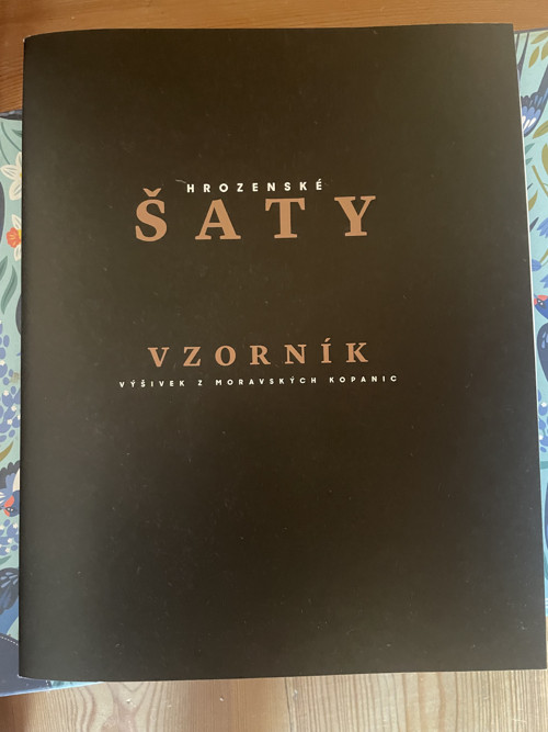 Hrozenské šaty vzorník