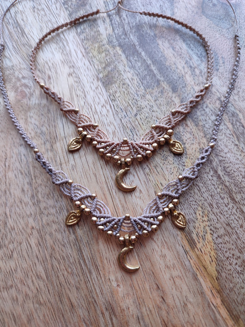 Macramé náhrdelník Tunglið "the moon and leaves"