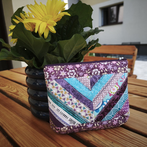 Taštička šikmé proužky patchwork fialová