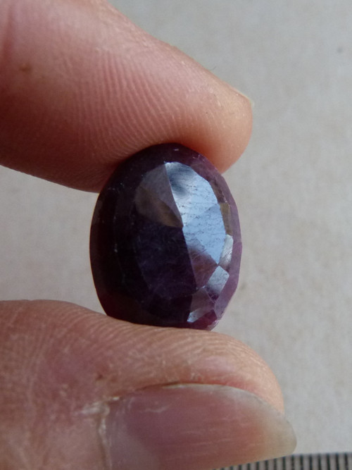 Rubín (korund) - brus - 1,8 cm - 3,2 g
