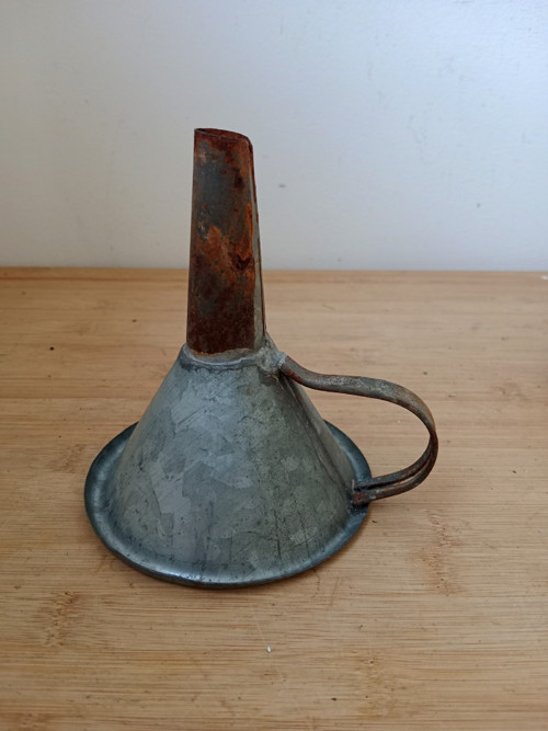 Trychtýř se sítkem pozinkovaný pr. 10 cm