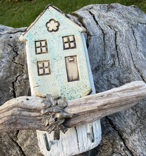 Driftwood - domeček věšáček