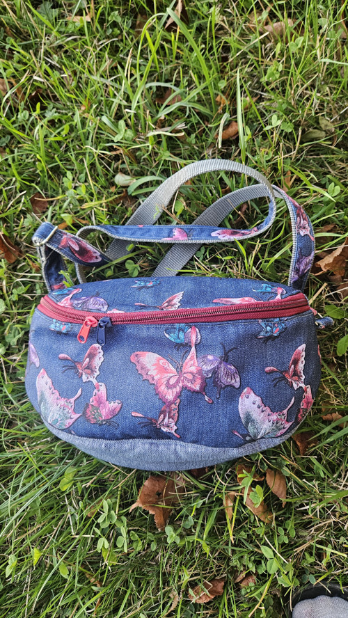 Crossbody kabelka - ledvinka