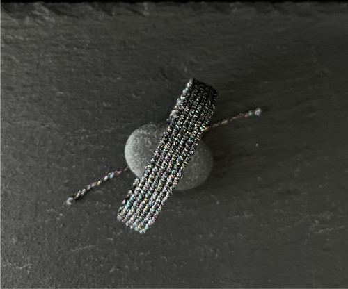 Metalický macramé náramek Black Pearl