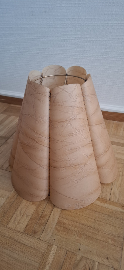 Stínidlo na lampu jako květ